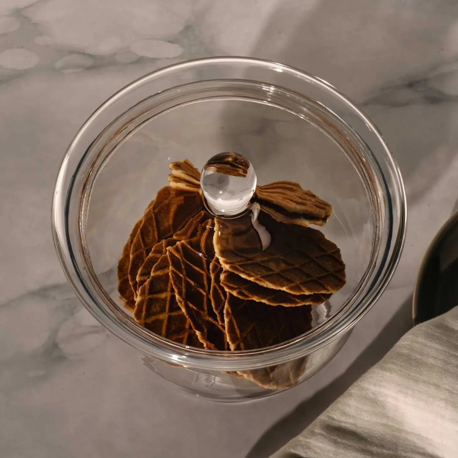 Dose auf Fuß POESIA 18 cm